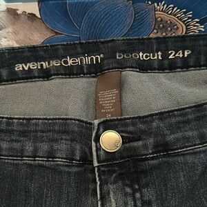 Women’s Avenue Jeans bootcut size 24 Petite
